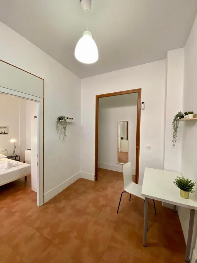 The Ship Apartment Valencia Exteriör bild